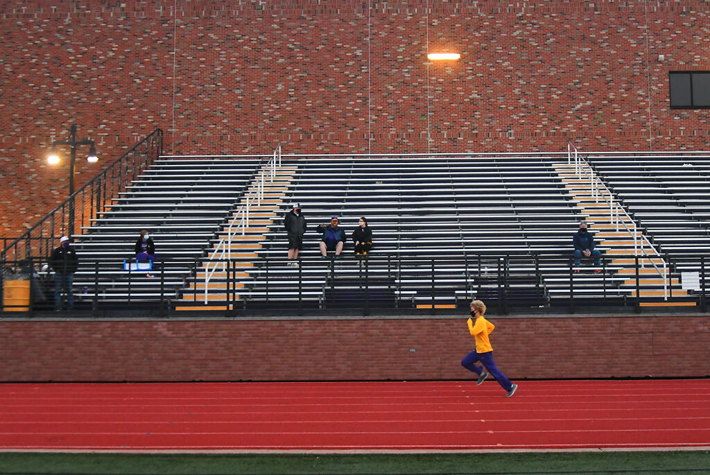 Davis Mosby warms up